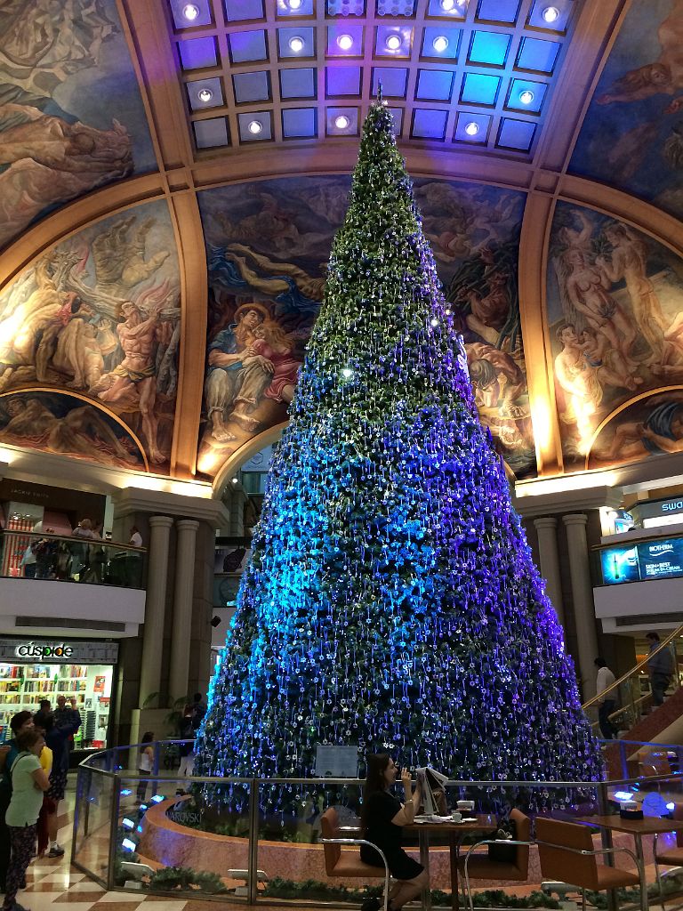 20 Swarovski Christmas Tree And Ceiling Frescoes Galeria