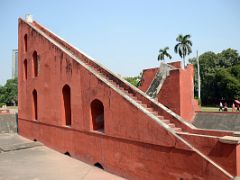 05 Delhi Jantar Mantar Samrat Yantra Equatorial Sundial Gnomon Right Angled Wall Ramp