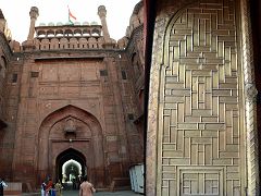 06 Delhi Red Fort India Gate And Door