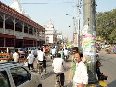 08 Delhi Busy Street Outside Gauri Shankar Temple