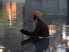 02C A Devout Sikh Bathes In The Sarovar Waters Of The Gurdwara Bangla Sahib Dawn Delhi India