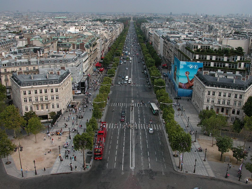 Paris%2011%20View%20Down%20Champs %C3%89lys%C3%A9es%20From%20Arc%20de%20Triomphe