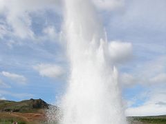 Iceland 04 05 Geysir Strokkur Geyser With Bjarnfell Behind