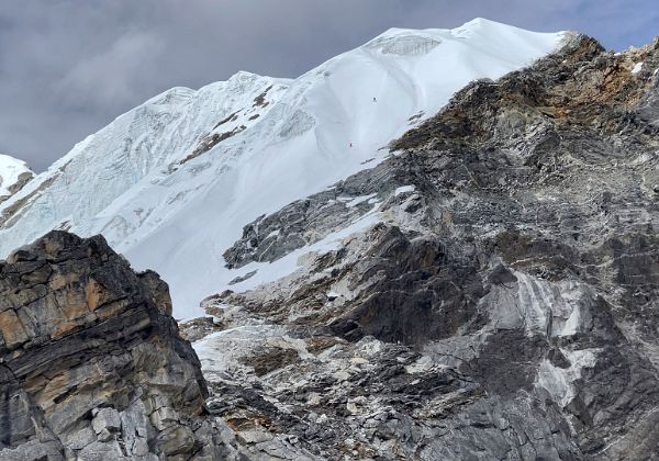 Climb Lobuche East